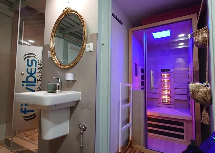Fitvibes Mit Fitnessstudio & Sauna *